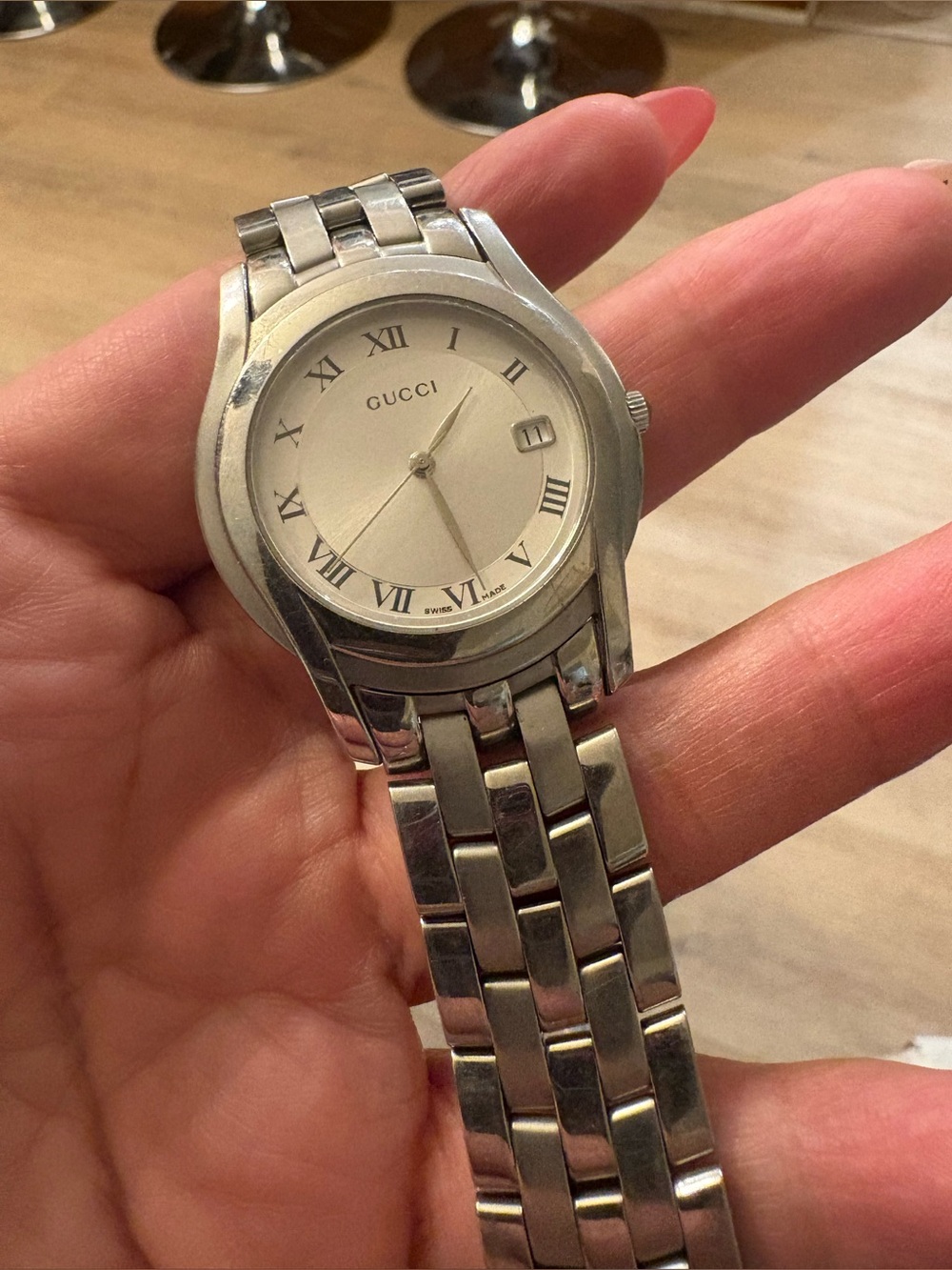 Gucci Silver-Tone unisex Stainless Bracelet Watch with Roman Dial